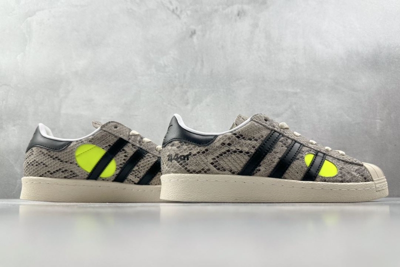 Adidas Sneakers